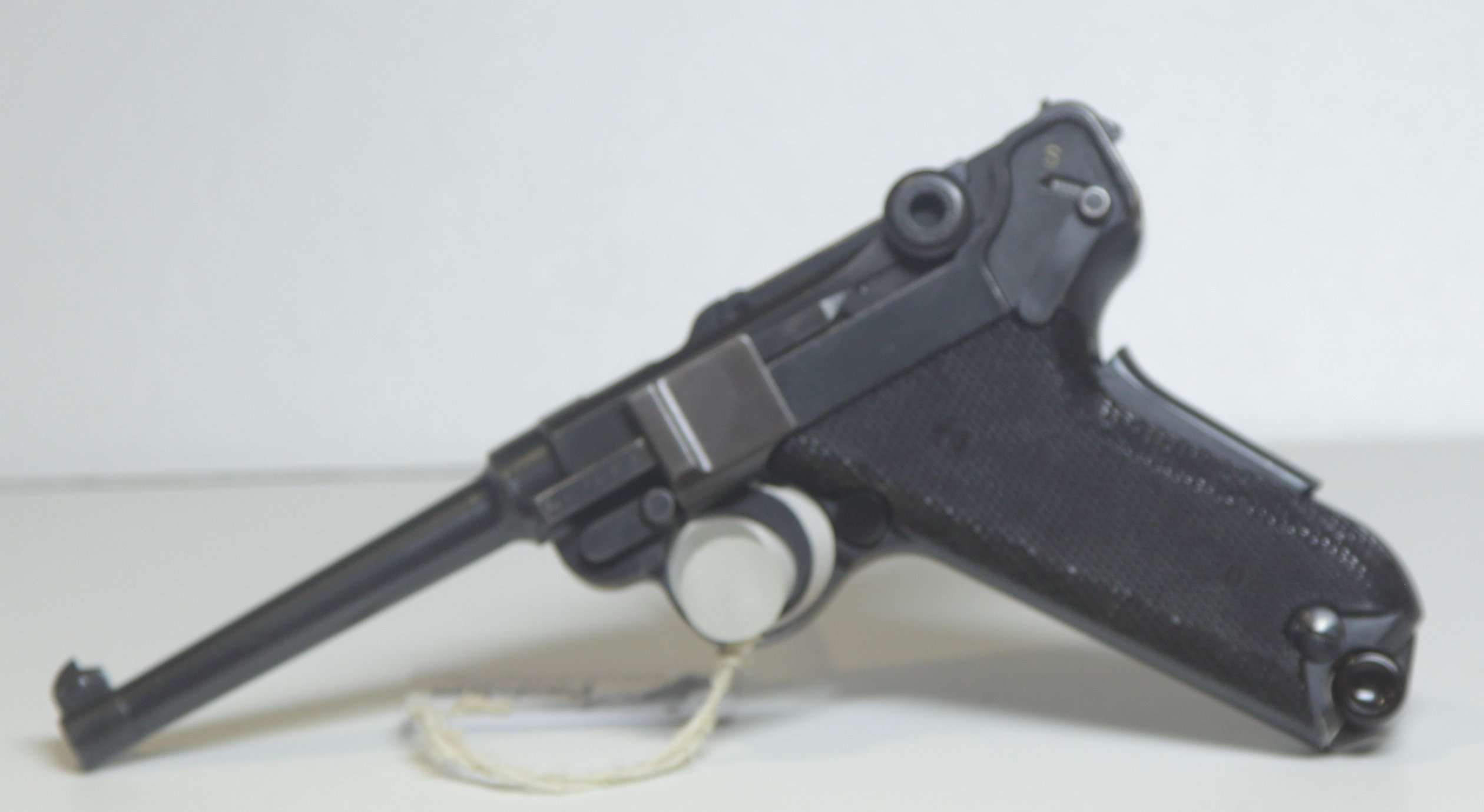 PISTOLA SEMIAUTOMATICA - MARCA WAFFENFABRICK BERN - MODELLO 1929 GUANCE MARRONI - CALIBRO 7,65 PARABELLUM 1261