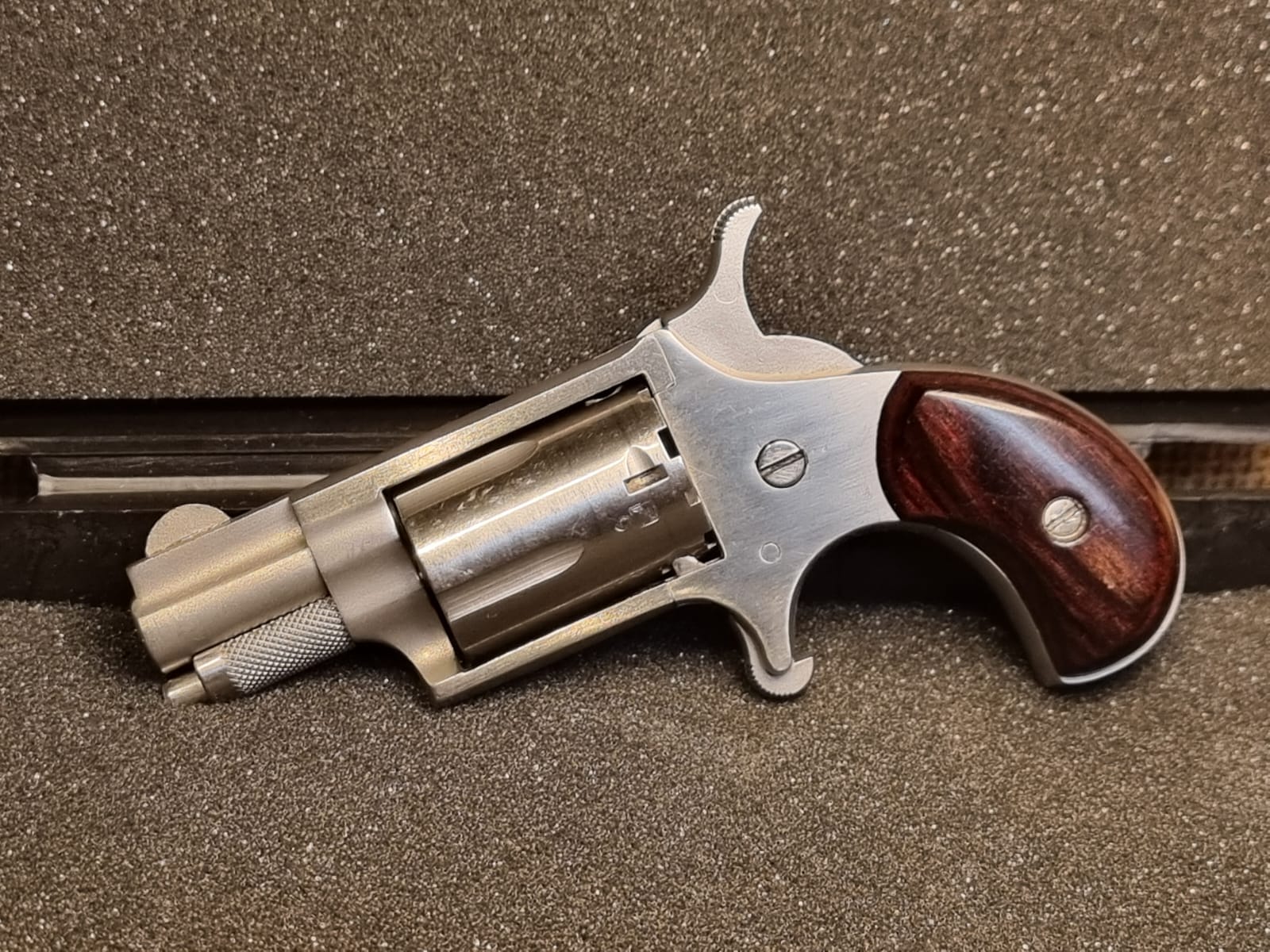 REVOLVER - MARCA NORTH AMERICAN ARMS NAA - MODELLO MINIREVOLVER - CALIBRO 22 LR 2300