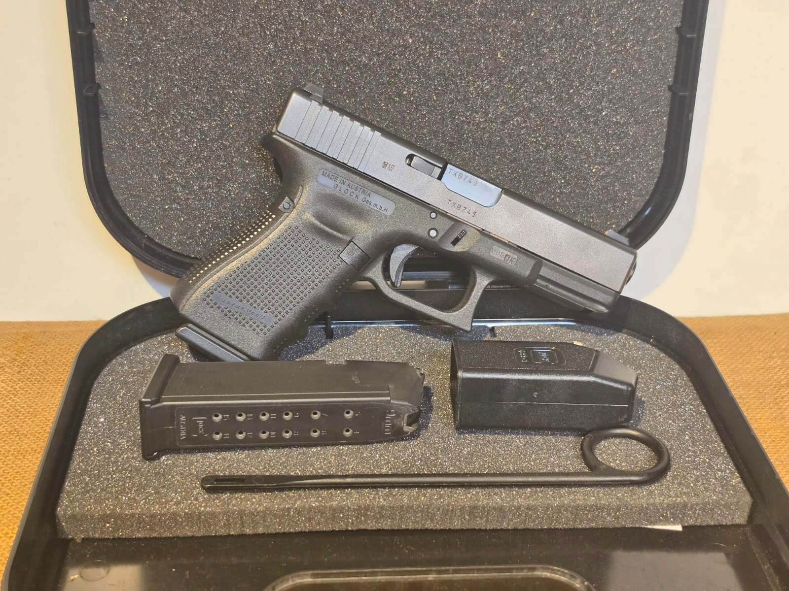 PISTOLA SEMIAUTOMATICA - MARCA GLOCK - MODELLO 19 GEN 4 - CALIBRO 9X21 3968