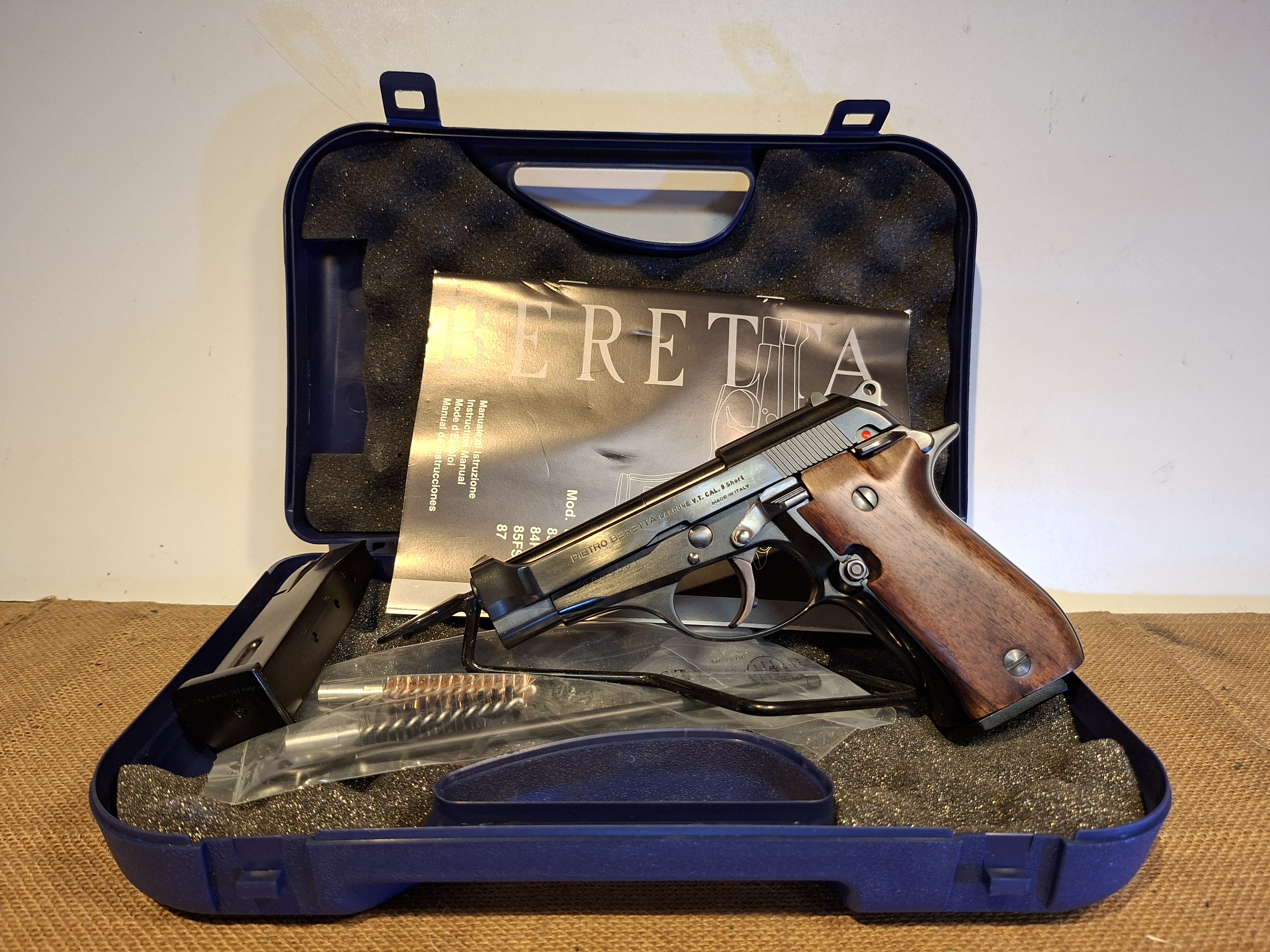 PISTOLA SEMIAUTOMATICA - MARCA BERETTA - MODELLO 84 - CALIBRO 9 CORTO - 9X17 4221